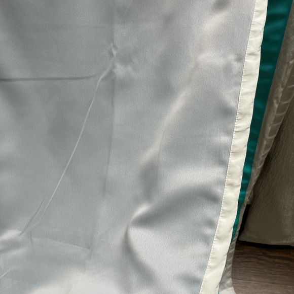 POTTERY BARN -PAIR OF PBTEEN SUITE RIBBON BLACKOUT CURTAINS - Picture 7 of 8